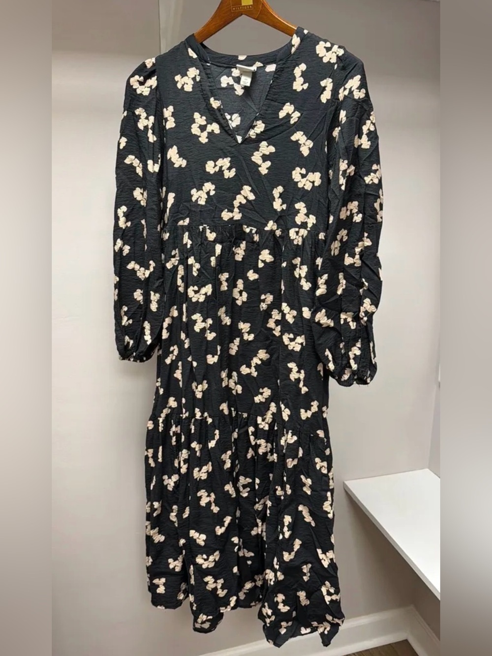Black Long Sleeve V‑Neck Floral Midi Dress
